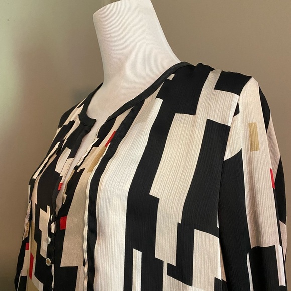 Chic Geometric Black and Cream Women's Top - Picture 5 of 10
